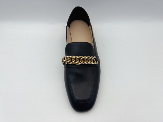 Loafers μόδας επίπεδη συνήθεια παπουτσιών δέρματος των γυναικών με την αλυσίδα μετάλλων